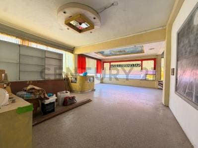 Edificio comercial con 9 locales