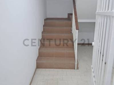 VENTA DE TERRENO CON BIENHECHURIA DE LOCAL COMERCIAL, OFICINAS, BAÑOS Y DEPOSITO - view 2
